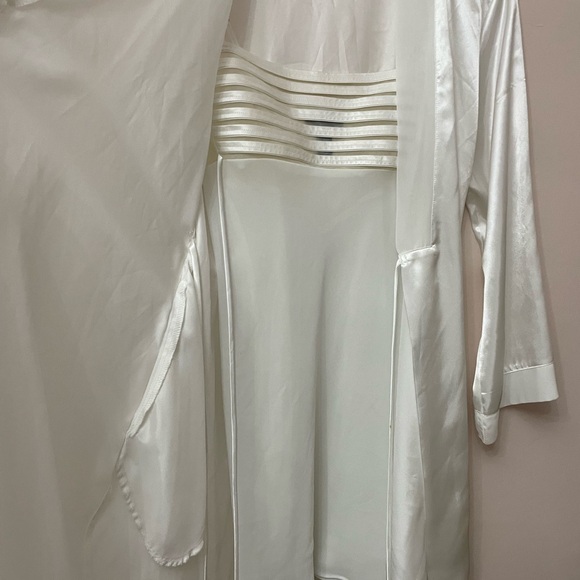 Jones New York Other - Jones New York bridal Set small/medium white satin look